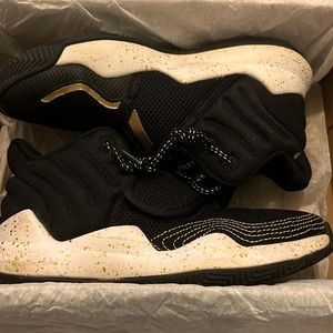 This shows if for kids,and this shows it so pretty and is original shoes.